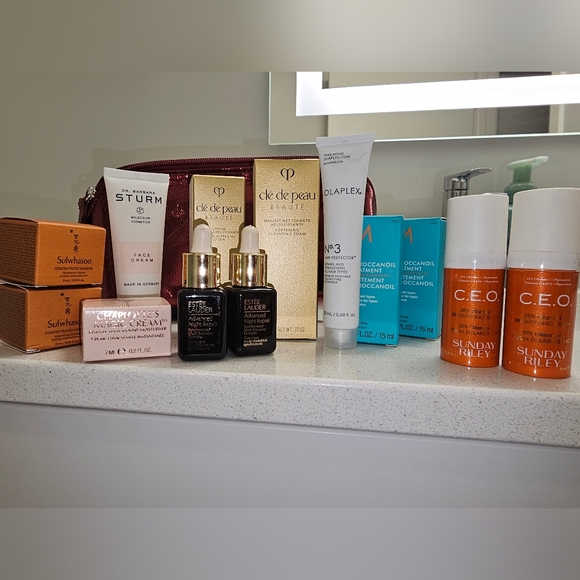 Cle De Peau Deluxe Travel - Picture 2 of 4